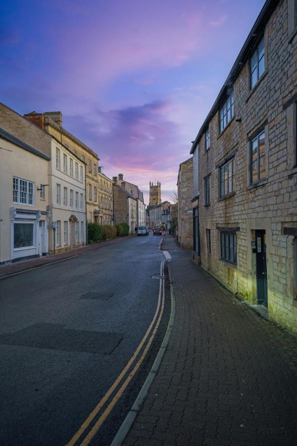 Spacious Apartment In 18Th Century Building, Town Centre With Smart Tv Cirencester Exterior foto