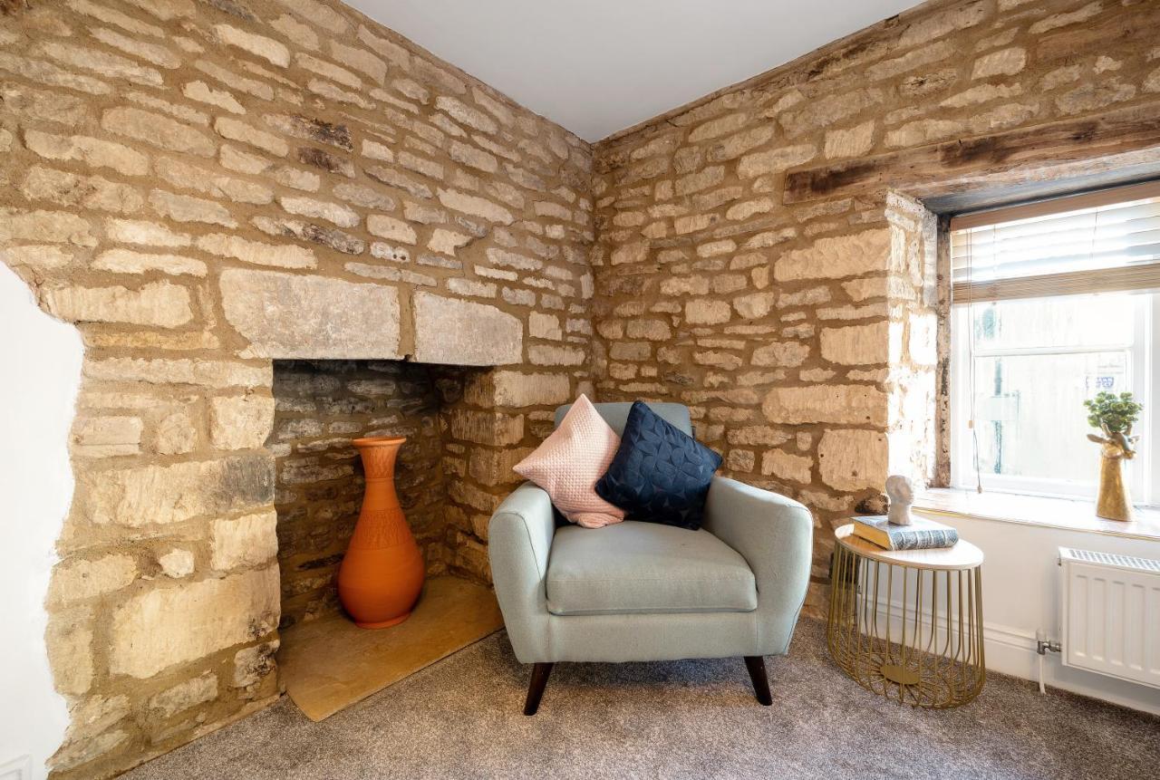 Spacious Apartment In 18Th Century Building, Town Centre With Smart Tv Cirencester Exterior foto