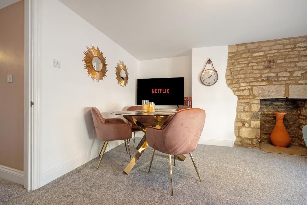 Spacious Apartment In 18Th Century Building, Town Centre With Smart Tv Cirencester Exterior foto